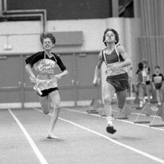 Students participate in the 1985 elementary school relays at the K of C Saskatoon Indoor Games.