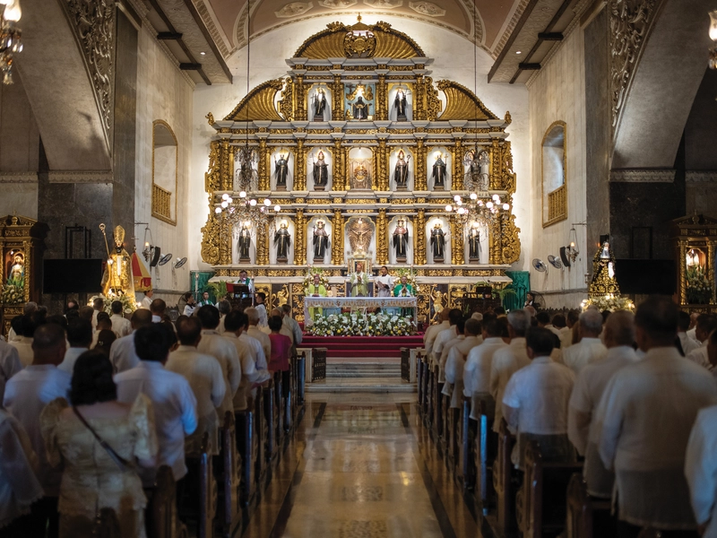 Knights and family members from Visayas and Mindanao fill the Basilica of Santo Ni&ntilde;o in Cebu City 