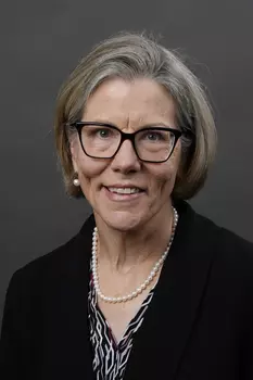 Portrait of Beth Elfrey.