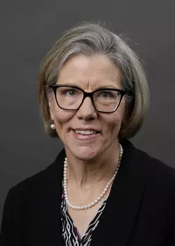 Portrait of Beth Elfrey.