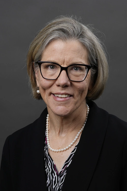 Portrait of Beth Elfrey.