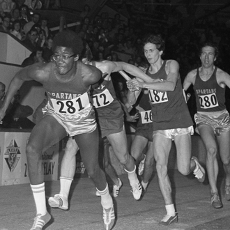 Randolph Headley (281) of the Calgary Spartans reaches back for the baton during the senior men’s relay Dec. 29, 1971. 
