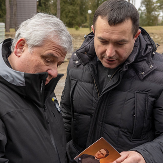 Cardinal Krajewski receives a prayer card with the prayer for the canonization of Blessed Michael McGivney from Ukraine State Deputy Yuriy Maletskiy.