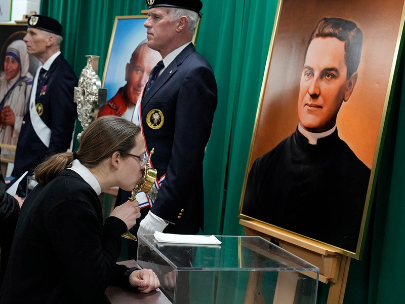Christian Sponsel, a postulant with the Franciscan Sisters, T.O.R., venerates the relic of Blessed Michael McGivney during Life Fest at EagleBank Arena in Fairfax, Va., on Jan. 23. (Photo by Paul Haring)