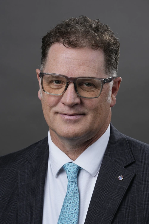 Portrait of Christopher Huesman.