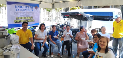 Knights from St. Elizabeth of Hungary Council 16272 in Malolos City, Luzon North, visit with community members during the council’s recent meal distribution for older adults.