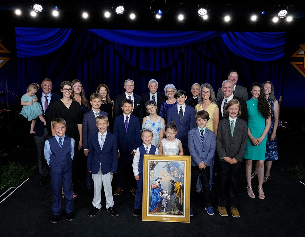Ken and Mary Ann Duppong (back row, center) of Glen Ullin, North Dakota &mdash; joined by their children, children&rsquo;s spouses and grandchildren &mdash; stand with Supreme Knight Patrick Kelly, his wife, Vanessa, and Supreme Chaplain Archbishop William Lori after being recognized as the 2025 International Family of the Year. (Photo by Paul Haring)