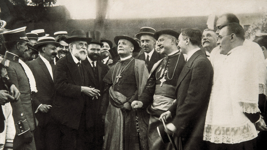 Antoni Gaudí (third from left) accompanies bishops during a visit to the Sagrada Família on July 2, 1915.