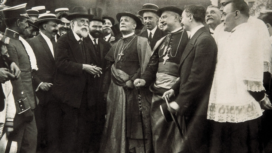 Antoni Gaudí (third from left) accompanies bishops during a visit to the Sagrada Família on July 2, 1915.