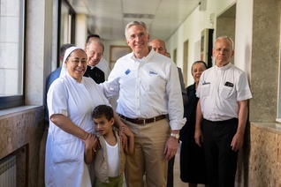 Supreme Knight Patrick Kelly and members of the Knights of Columbus/CNEWA delegation visit Holy Family Children’s Home in Bethlehem. 