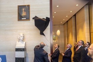 Supreme Knight Patrick Kelly unveils an image of the Sacred Heart of Jesus in the lobby of Supreme Council headquarters in New Haven.