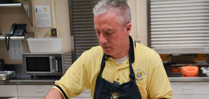 Deputy Grand Knight Ed Mattern of St. Francis of Assisi Council 12422 in West Des Moines, Iowa, prepares cinnamon rolls for the council’s chili dinner fundraiser. The event raised about $1,600 to support holiday care packages prepared by Blue Star Mothers of America for active-duty U.S. military personnel.