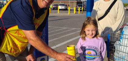 Past Grand Knight Brian Nokleby of Iowa Great Lakes Council 5043 in Spirit Lake, Iowa, receives a donation from a young girl during the council’s annual fund drive for people with disabilities. Knights collected more than $2,700, which they distributed among Hope Haven, a disability care center, and Special Olympics Iowa. Council 5043 has organized the fundraiser for about 20 years, raising around $30,000.