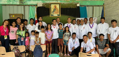 Knights from Our Lady of Visitation Council 17496 in Tayabas, Luzon South, assemble with families after a Mass and KofC Pilgrim Icon prayer service in the rural village of Sitio Busal.