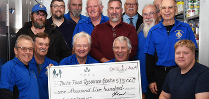 Members of Jubinville Council 3579 in Lorette, Manitoba, display a check for CA$1,500 delivered by the Knights to Taché Food Resource Centre. 
