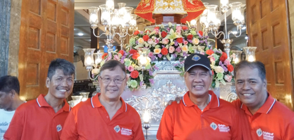 Knights from St. Elizabeth of Hungary Council 16272 in Malolos City, Luzon North, prepare to carry a statue of the Child Jesus, or Sto. 