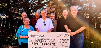 Knights from Cranford (N.J.) Council 6226 and council chaplain Msgr. Tim Shugrue present Linda Tober-Flores, executive director of the Elizabeth Coalition to House the Homeless, with a donation of $5,000 from the council’s 21st annual golf outing. 