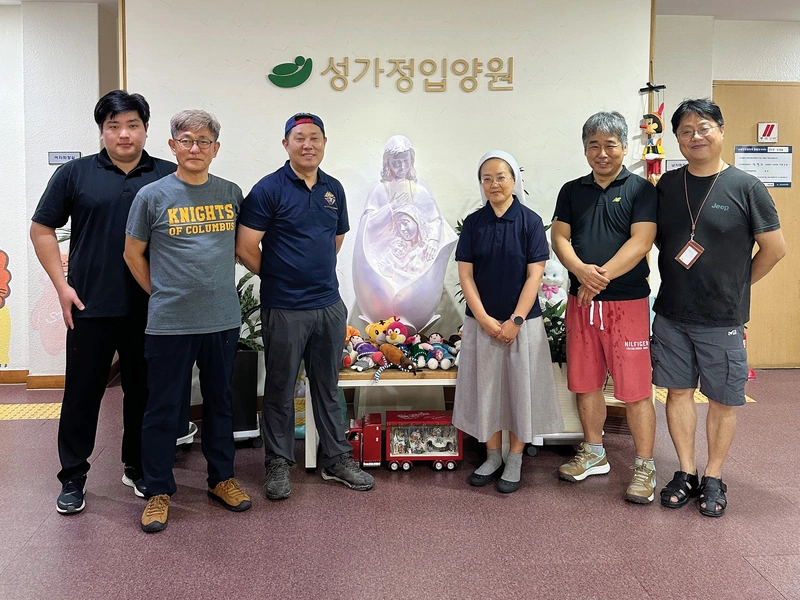 Knights in Seoul stand with Sister Alphoncia Yoon Mi-suk, director of the Holy Family Adoption Center.