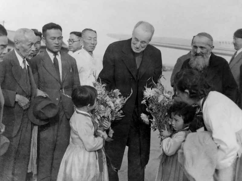 Msgr. Patrick Byrne receives a warm welcome in Korea in 1947 as the newly named apostolic visitor