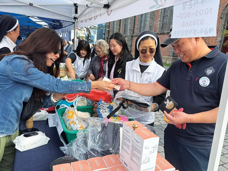 A Knight assists Sacred Heart Sisters and welfare workers during an Easter bazaar