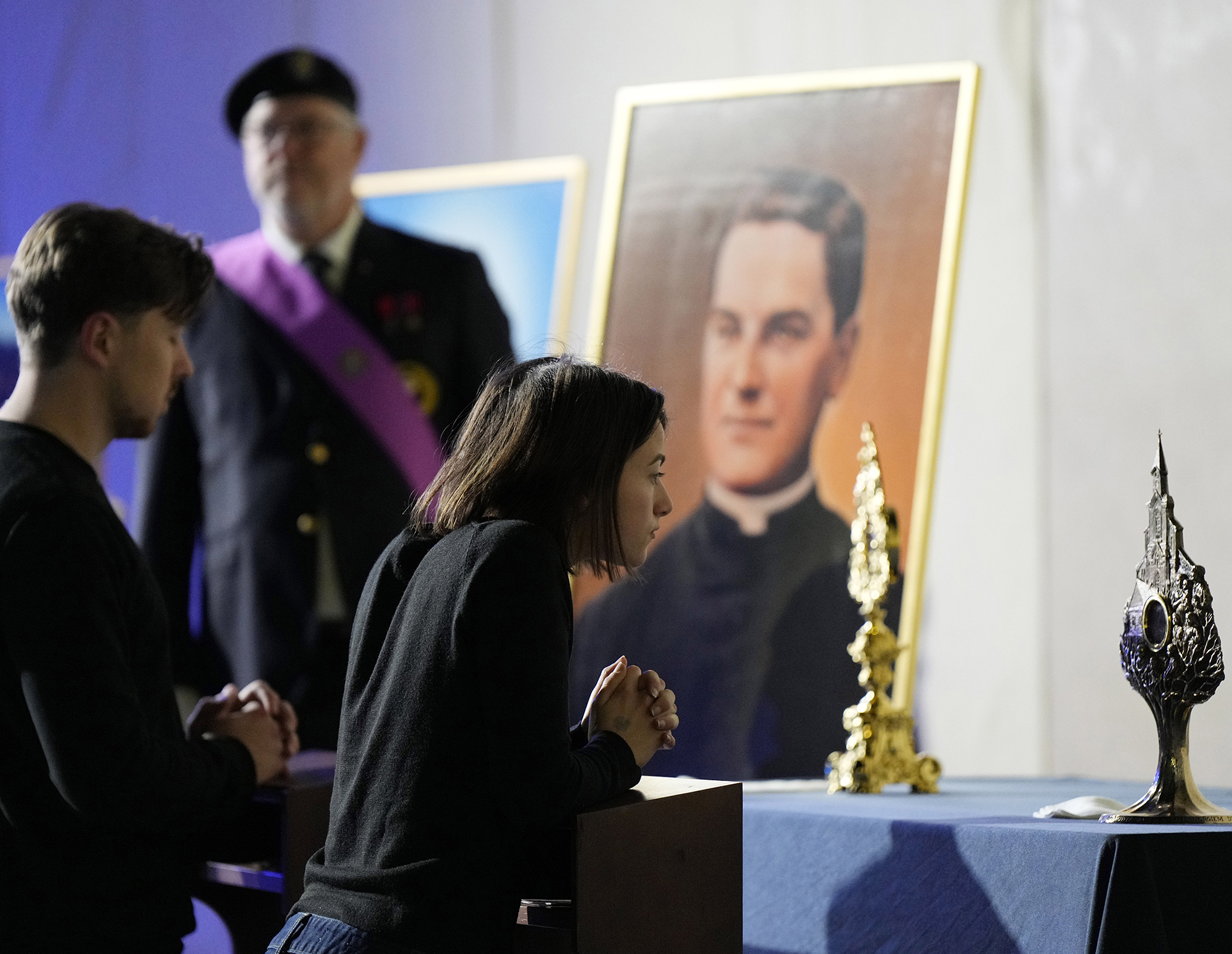 Life Fest participants venerate relics of Blessed Michael McGivney and the Ulma family.