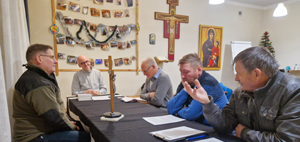 Members of St. Albert Chmielowski 15128 Council in Kraków discuss the Annunciation and their own openness to speak about God during a recent Cor gathering