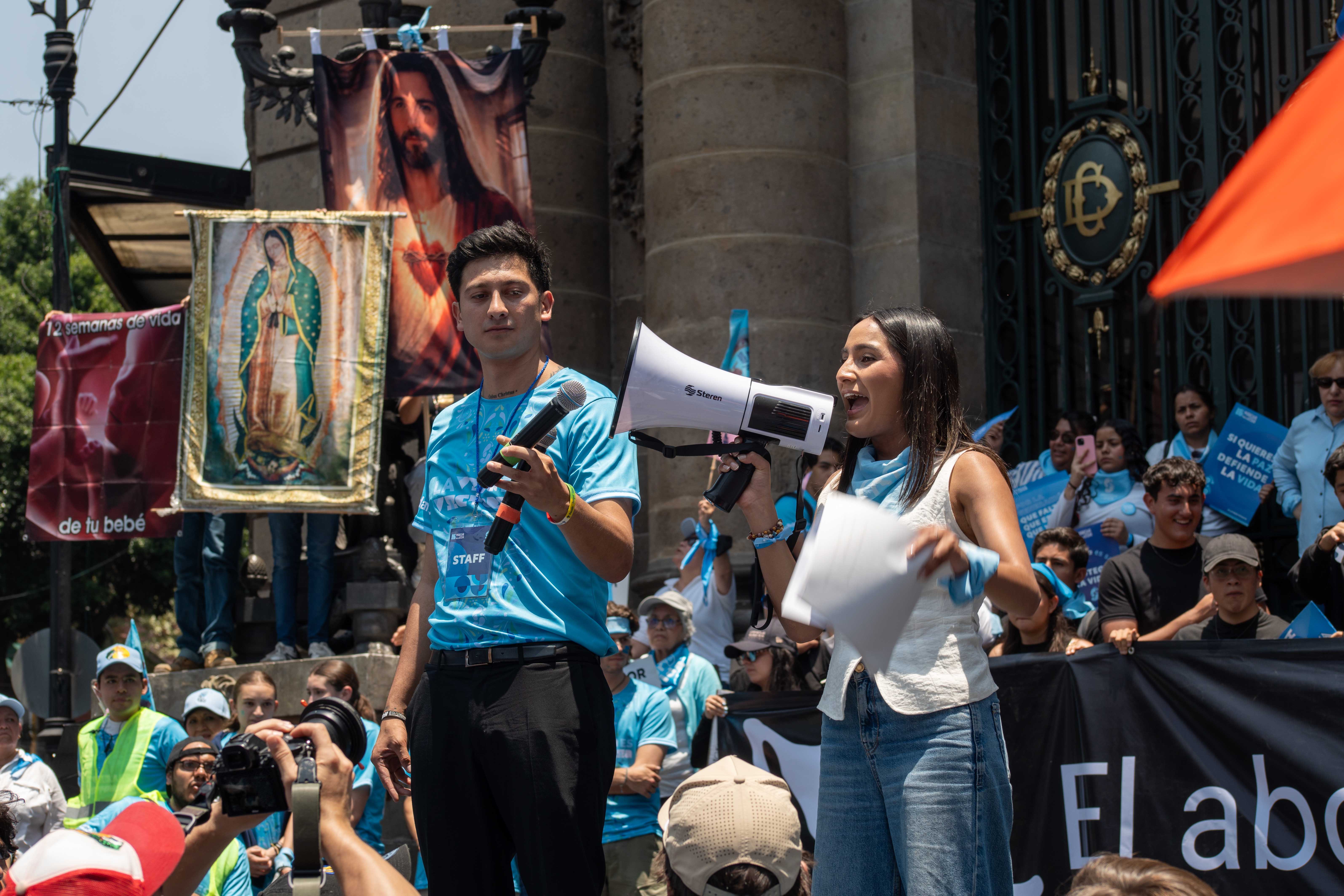 Young people share pro-life witnesses with thousands of demonstrators at the March for Life in Mexico City.