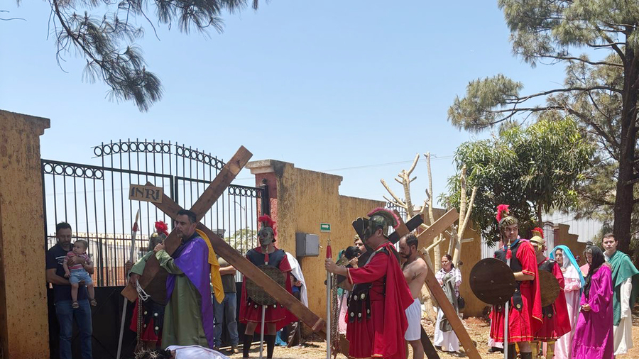 Francisco Sanchez Jauregui portrays Simon of Cyrene as he carries the cross during his council’s reenactment of the Stations of the Cross in 2025.