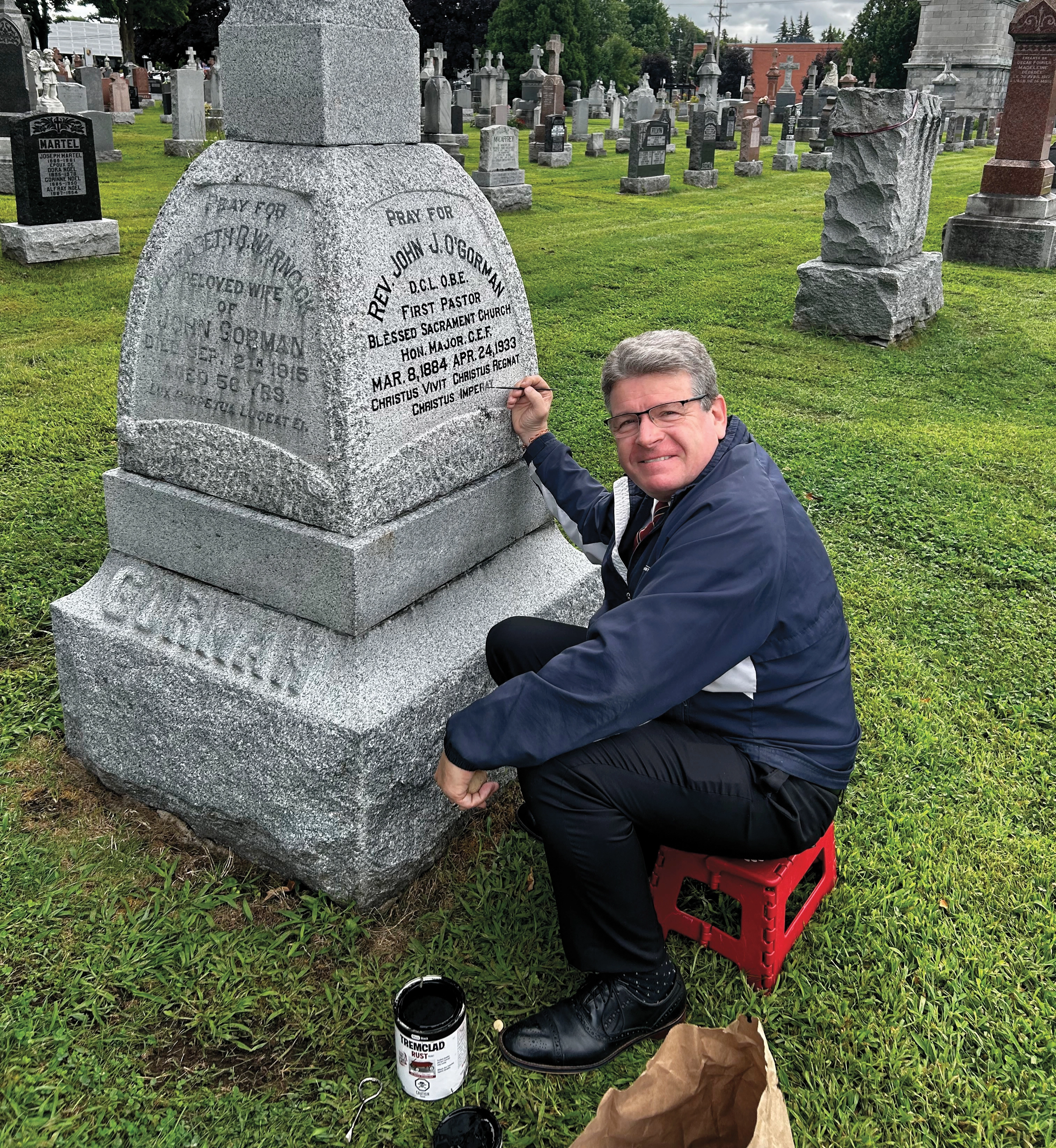 Ontario State Deputy Bruce Poulin at the grave of Father John O&rsquo;Gorman, a founding member of Ontario&rsquo;s first council.