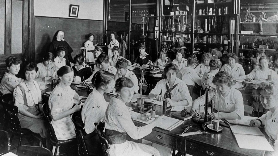 A Holy Names sister instructs students at St. Mary’s Academy & College in Portland, Ore., circa 1915.