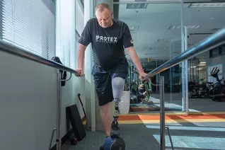 Viktor Openko exercises with his new prosthetic leg at the Protez Foundation’s rehabilitation center in Oakdale, Minn.