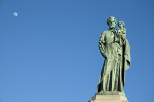 Statue of St. Joseph holding Jesus.