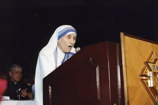 Mother Teresa speaks at the Supreme Convention.