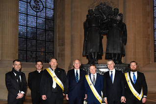 K of C leaders in France stand with Supreme Knight Carl Anderson at the tomb of Marshal Ferdinand Foch