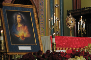 The Order’s Sacred Heart pilgrim icon is displayed during a Holy Hour at St. Mary’s Church in New Haven, Conn.