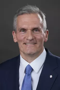 Portrait of Steve Curtis