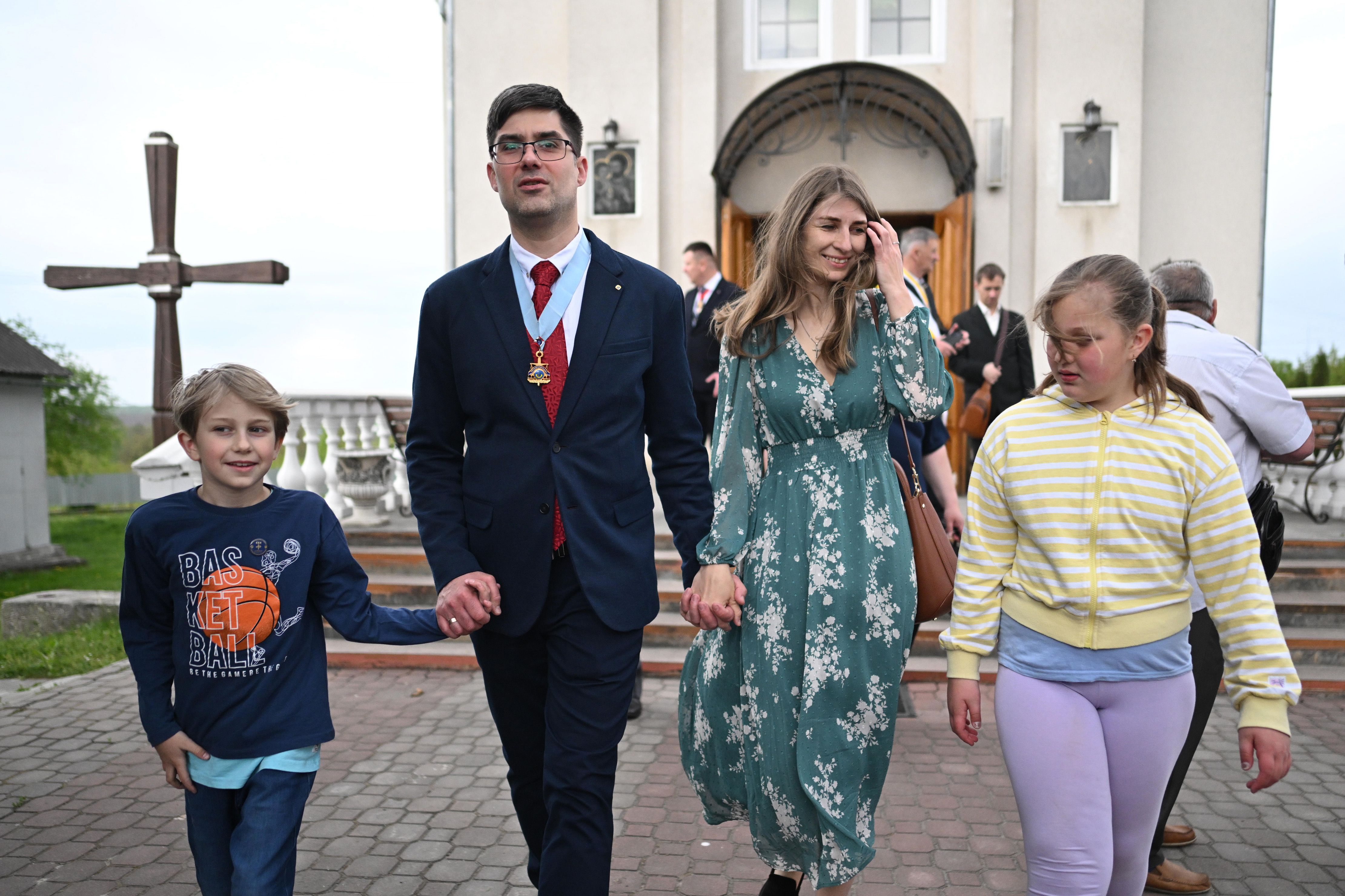 Supportive Wives_2.jpg