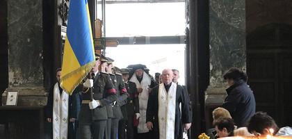 Soldiers honoring the deceased.
