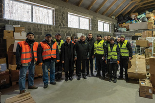 Cardinal Konrad Krajewski visits the Knights of Columbus humanitarian aid warehouse in Briukhovychi, Ukraine.