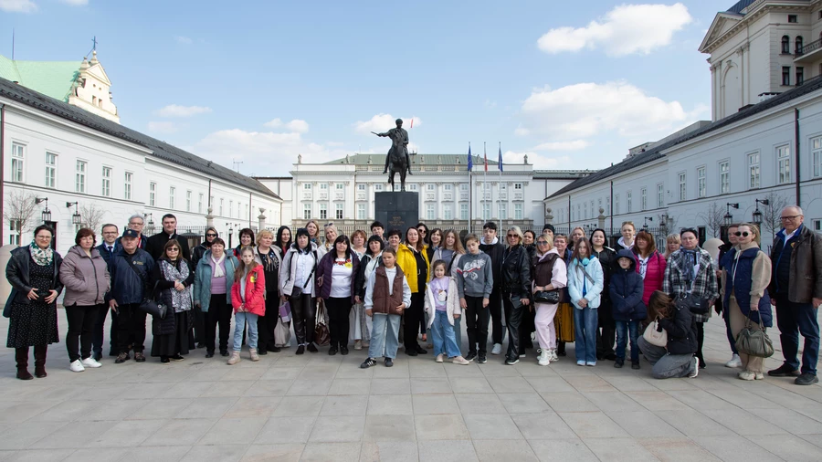 Ukrainian widows and orphans of fallen soldiers stand outside the Presidential Palace in Warsaw during a one-day visit to the Polish capital.
