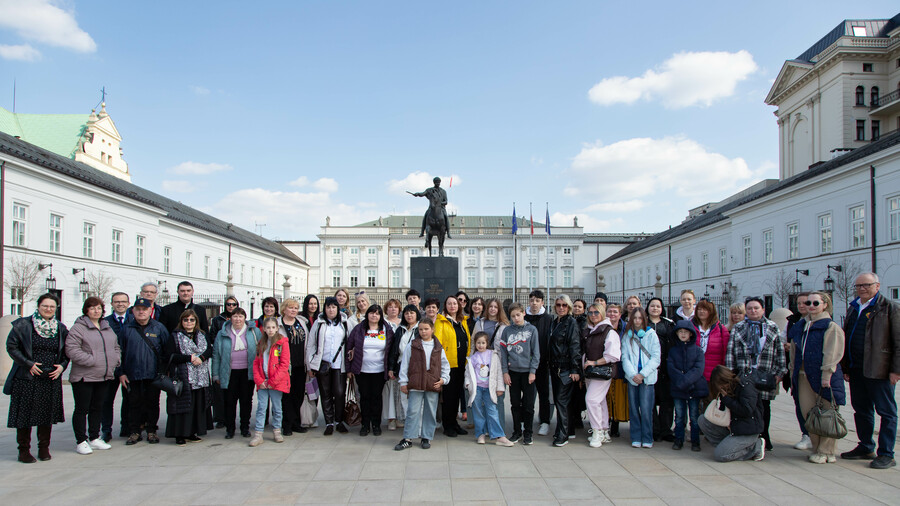 Ukrainian widows and orphans of fallen soldiers stand outside the Presidential Palace in Warsaw during a one-day visit to the Polish capital.