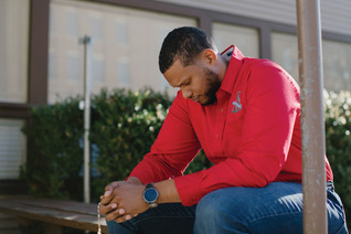 Archie Wright prays the rosary during a council gathering