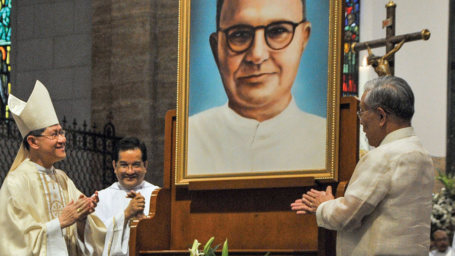 Cardinal Luis Antonio Tagle, Chief Justice Hilario Davide Jr, 