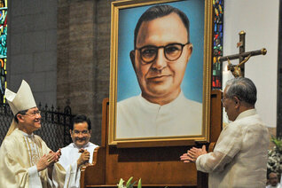 Cardinal Luis Antonio Tagle, Chief Justice Hilario Davide Jr, 