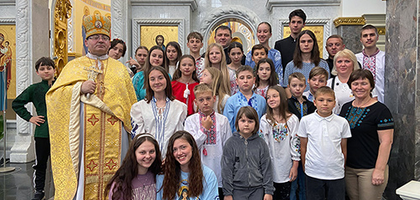 father-talailo-with-kryvyi-rih-children.jpg