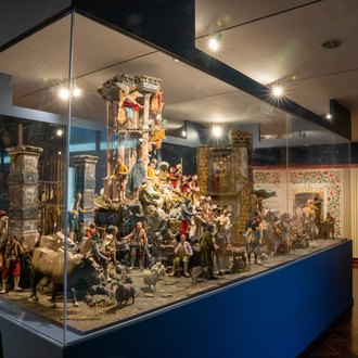 Large Nativity depicting the birth of Christ along the customs and daily lives of the local people of 16th century Neapolitan society. 
