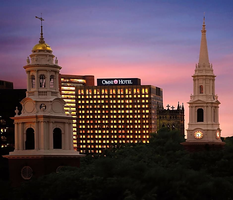 Night time view of the Omni Hotel in New Haven.