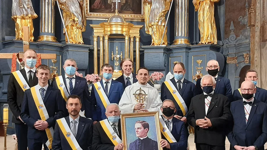 Knights gather at a church in Rawa Mazowiecka