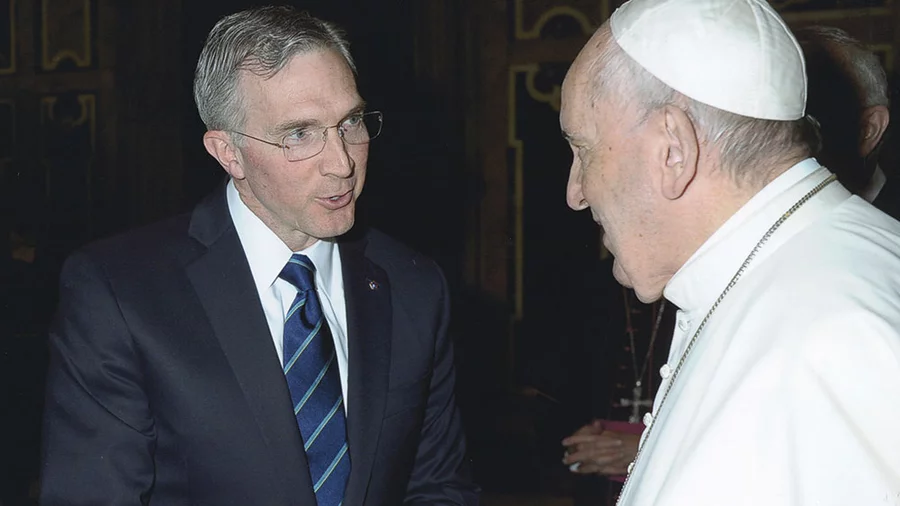 Pope Francis greets Deputy Supreme Knight Kelly