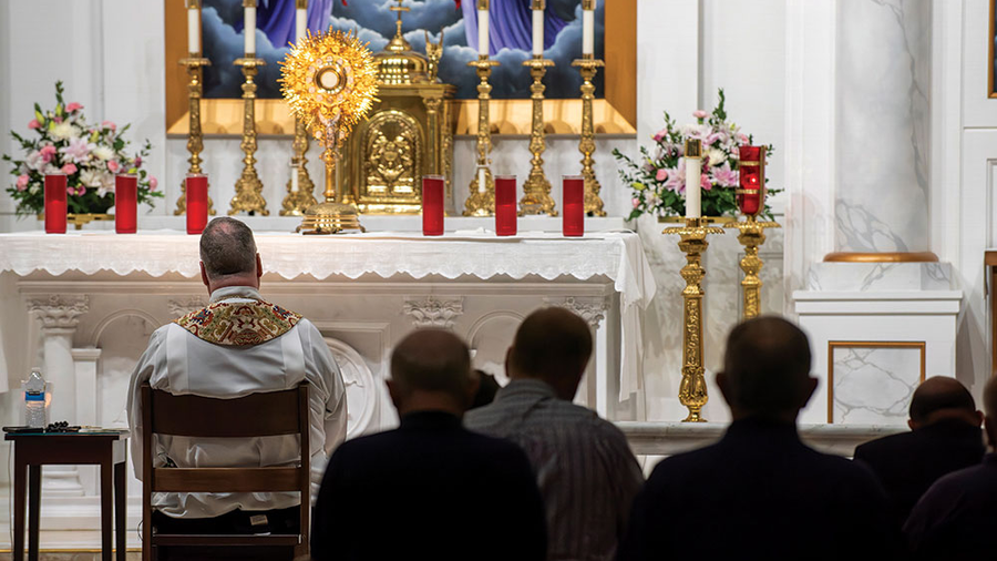 Father James Gould, pastor of St. Francis de Sales Parish in Purcellville, Va., leads members of St. Francis Council 11136 in a daily rosary for Ukraine in the presence of the Blessed Sacrament. (Photo by Matthew Barrick)